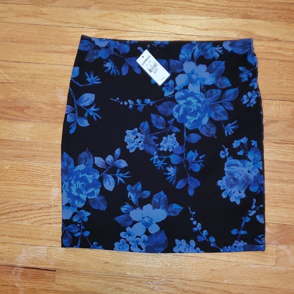 Express floral mini skirt NWT